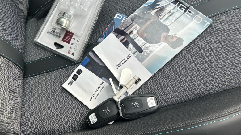 Peugeot 208 1.2 PureTech 100 Allure Premium + 5dr Petrol Hatchback